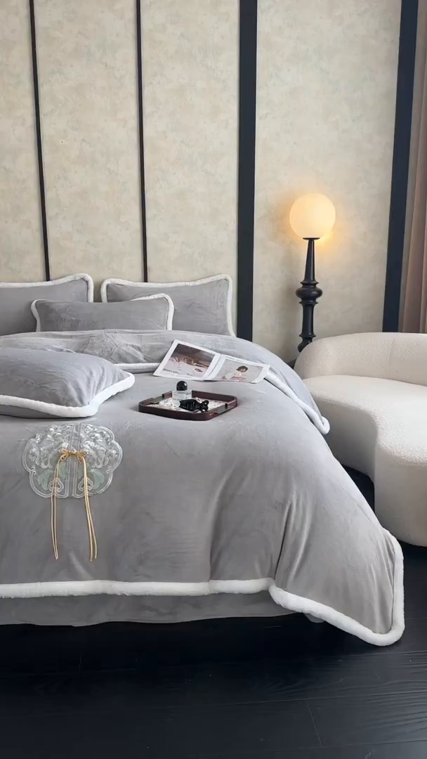 91家纺网 家纺一手货源 找家纺 诺梵家纺 2025新款兔毛包边中式绣花四件套-苏颜 苏颜-灰