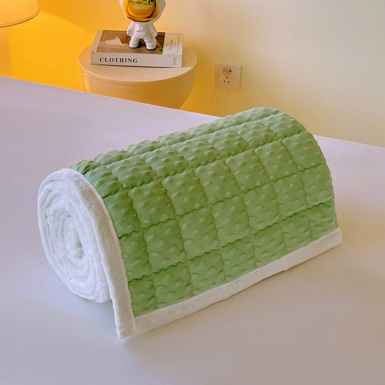 91家纺网 家纺一手货源 找家纺 金鑫汇家纺 2025秋冬纯色豆豆绒床褥垫系列-学生床 学生床豆豆绒床褥垫绿色