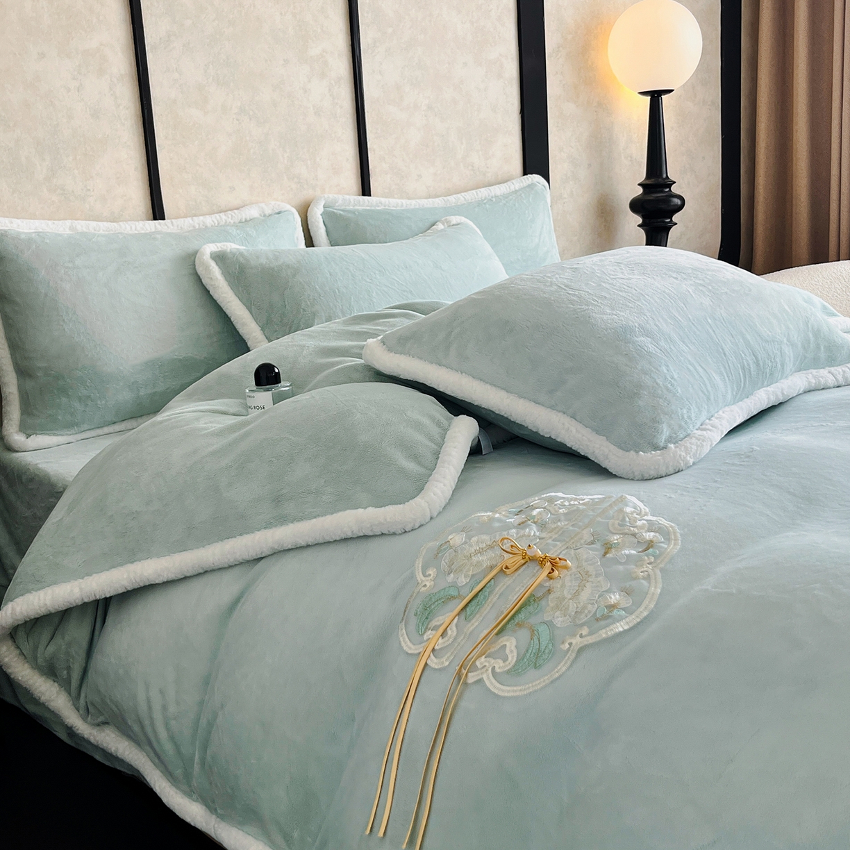 91家纺网 家纺一手货源 找家纺 诺梵家纺 2025新款兔毛包边中式绣花四件套-苏颜 苏颜-绿