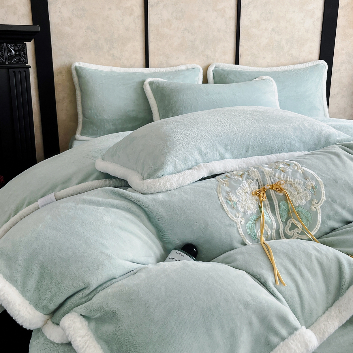 91家纺网 家纺一手货源 找家纺 诺梵家纺 2025新款兔毛包边中式绣花四件套-苏颜 苏颜-绿