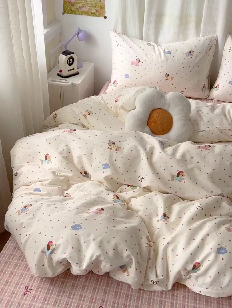 91家纺网 家纺一手货源 找家纺 耀悦家纺 2025新款40支全棉纯棉四件套ins卡通可爱风简约 彩色波点腊肠狗