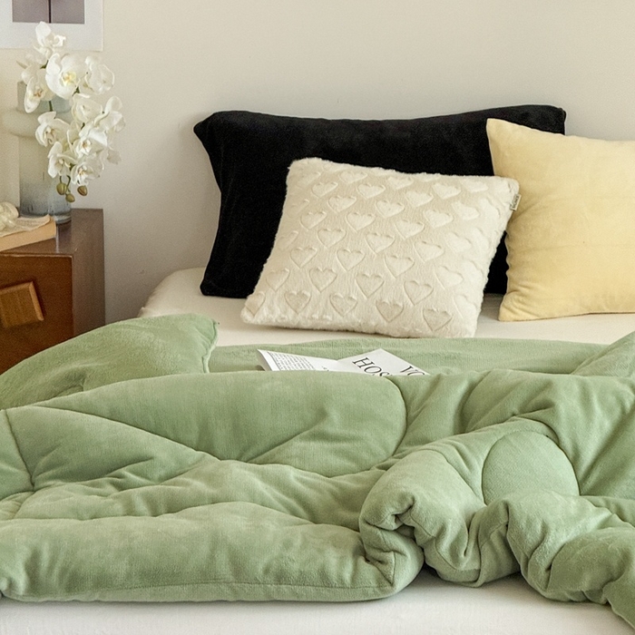 91家纺网 家纺一手货源 找家纺 申龙家纺 2025新款牛奶绒冬被 绿色