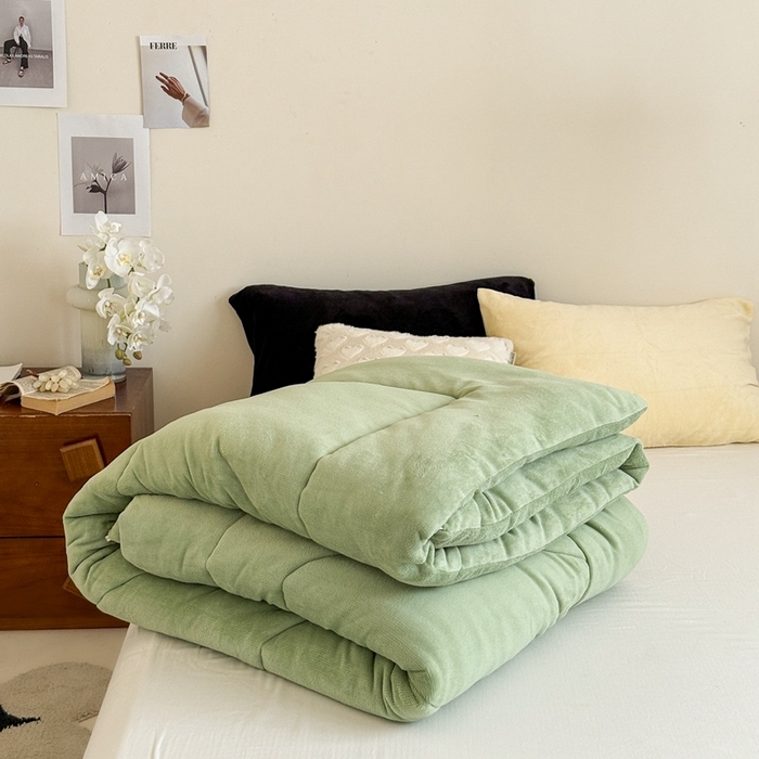 91家纺网 家纺一手货源 找家纺 申龙家纺 2025新款牛奶绒冬被 绿色