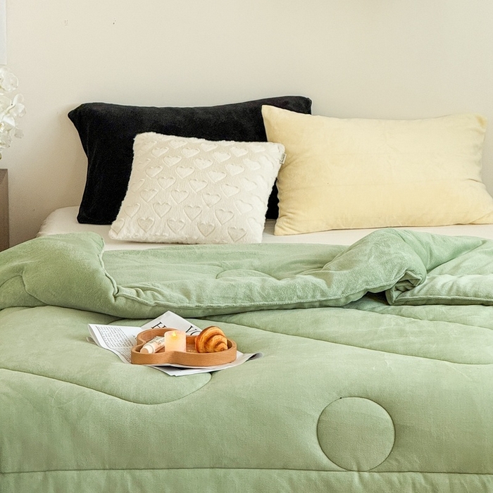 91家纺网 家纺一手货源 找家纺 申龙家纺 2025新款牛奶绒冬被 绿色