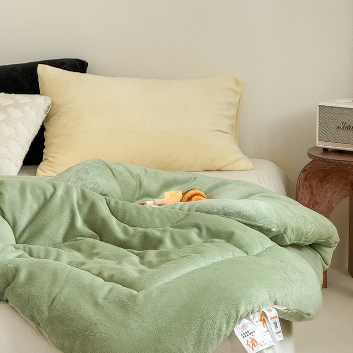 91家纺网 家纺一手货源 找家纺 申龙家纺 2025新款牛奶绒冬被 绿色