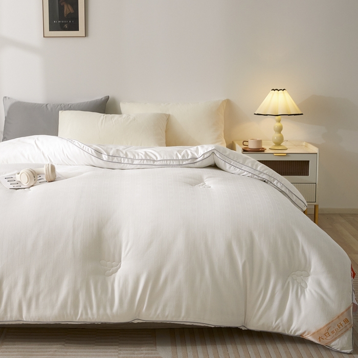 91家纺网 家纺一手货源 找家纺 （总）置顶家纺 2024新款贡缎提花大豆纤维被子被芯--棚拍图