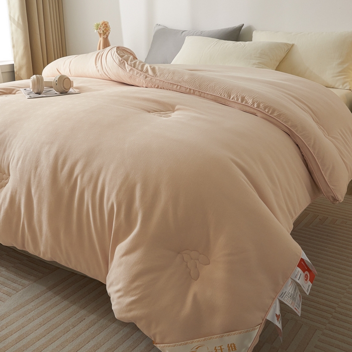 91家纺网 家纺一手货源 找家纺 置顶家纺 2024新款贡缎提花大豆纤维被子被芯--棚拍图 串串格-温馨玉色