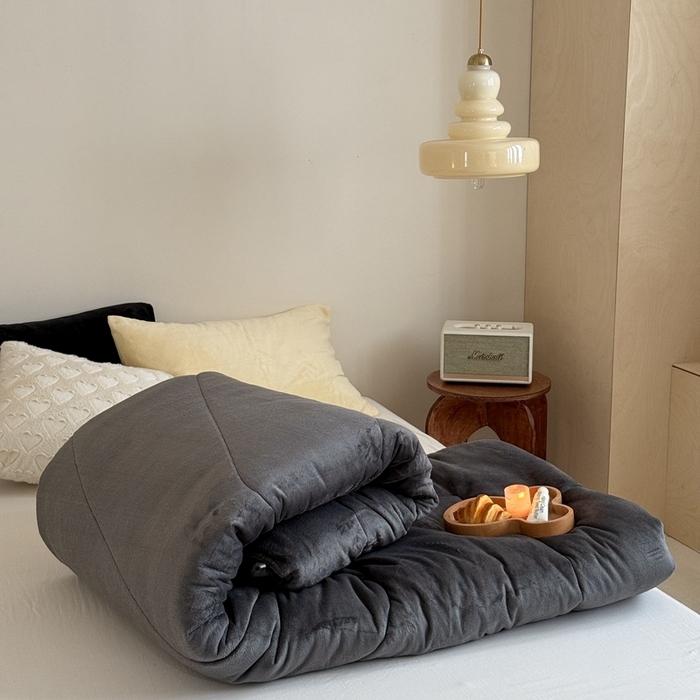 91家纺网 家纺一手货源 找家纺 申龙家纺 2025新款牛奶绒冬被 深灰