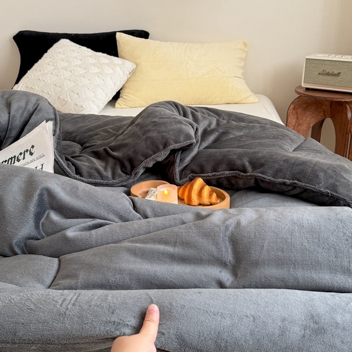 91家纺网 家纺一手货源 找家纺 申龙家纺 2025新款牛奶绒冬被 深灰