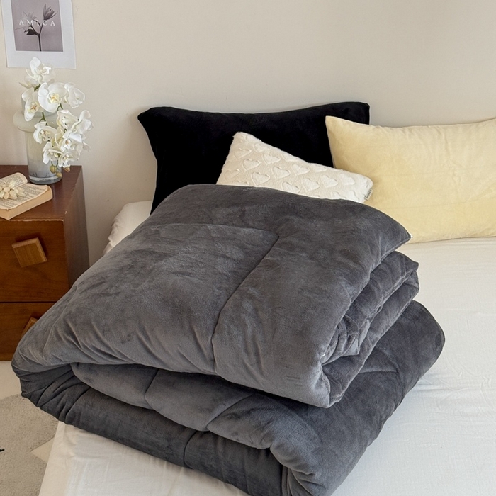 91家纺网 家纺一手货源 找家纺 申龙家纺 2025新款牛奶绒冬被 深灰