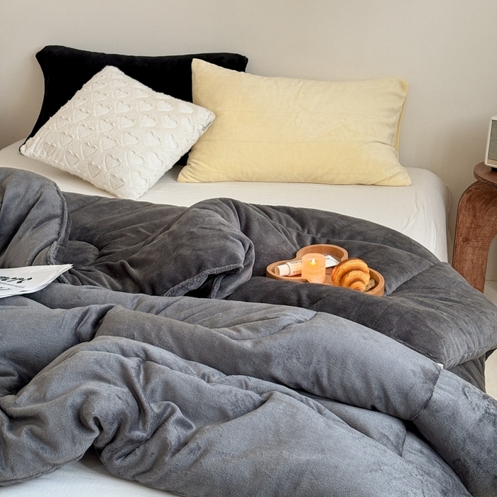 91家纺网 家纺一手货源 找家纺 申龙家纺 2025新款牛奶绒冬被 深灰