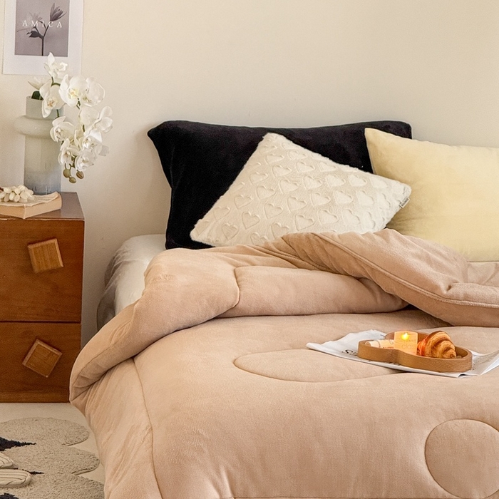 91家纺网 家纺一手货源 找家纺 申龙家纺 2025新款牛奶绒冬被 卡其