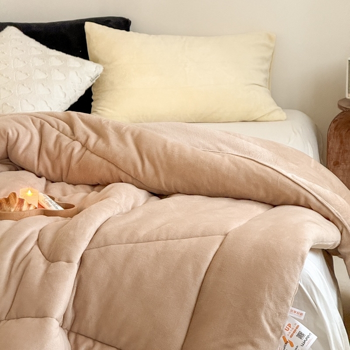 91家纺网 家纺一手货源 找家纺 申龙家纺 2025新款牛奶绒冬被 卡其