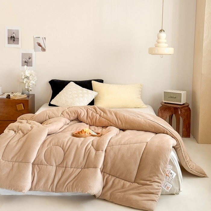 91家纺网 家纺一手货源 找家纺 申龙家纺 2025新款牛奶绒冬被 卡其