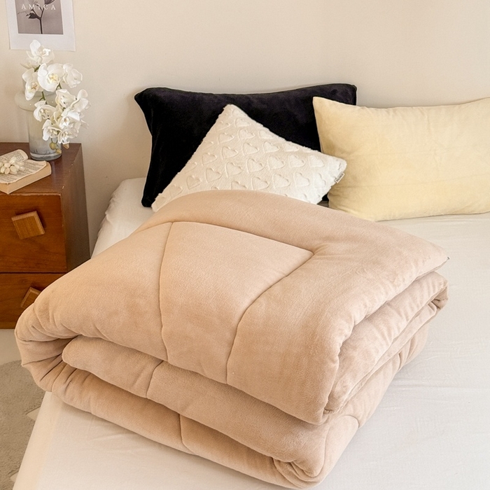 91家纺网 家纺一手货源 找家纺 申龙家纺 2025新款牛奶绒冬被 卡其