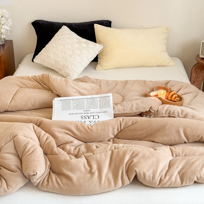 91家纺网 家纺一手货源 找家纺 申龙家纺 2025新款牛奶绒冬被 卡其