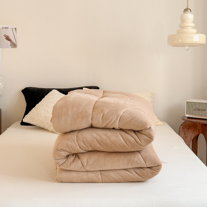 91家纺网 家纺一手货源 找家纺 申龙家纺 2025新款牛奶绒冬被 卡其