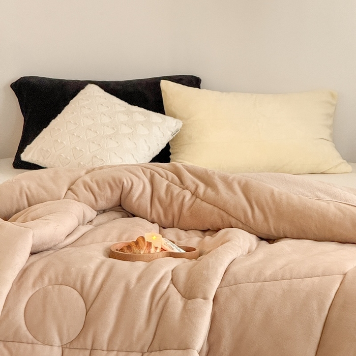 91家纺网 家纺一手货源 找家纺 申龙家纺 2025新款牛奶绒冬被 卡其