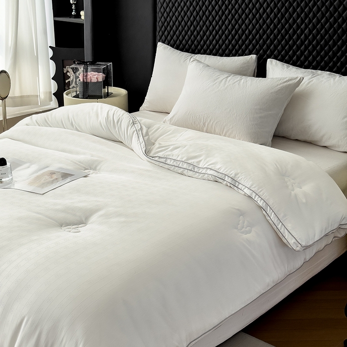 91家纺网 家纺一手货源 找家纺 置顶家纺 2024新款贡缎提花大豆纤维被子被芯--实拍图 串串格-大气白色