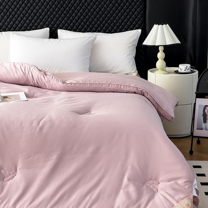 91家纺网 家纺一手货源 找家纺 置顶家纺 2024新款贡缎提花大豆纤维被子被芯--实拍图 串串格-浅豆沙