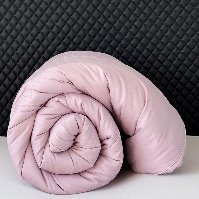 91家纺网 家纺一手货源 找家纺 置顶家纺 2024新款贡缎提花大豆纤维被子被芯--实拍图 串串格-浅豆沙