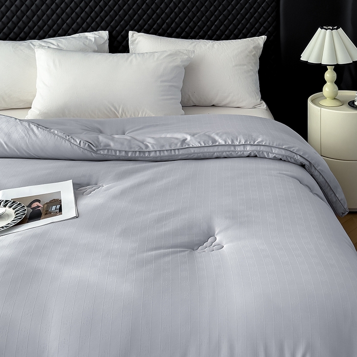 91家纺网 家纺一手货源 找家纺 置顶家纺 2024新款贡缎提花大豆纤维被子被芯--实拍图 串串格-经典灰