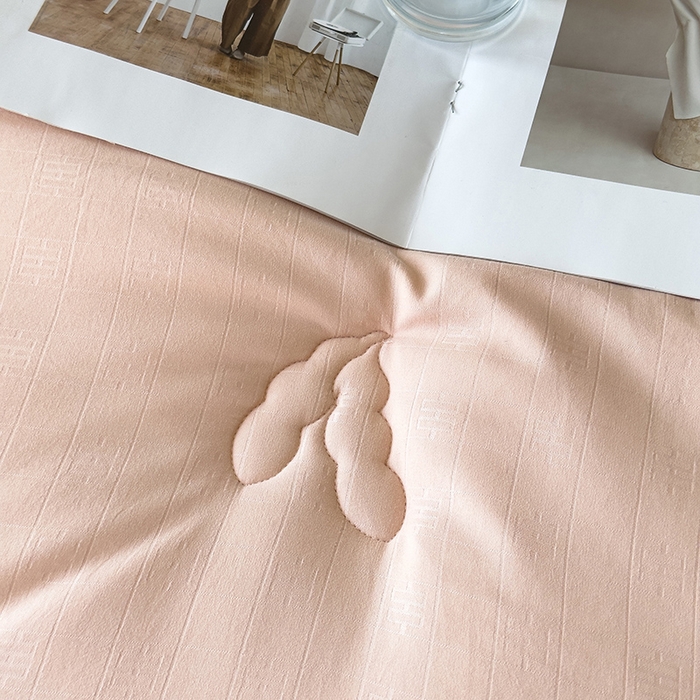 91家纺网 家纺一手货源 找家纺 置顶家纺 2024新款贡缎提花大豆纤维被子被芯--实拍图 串串格-温馨玉色