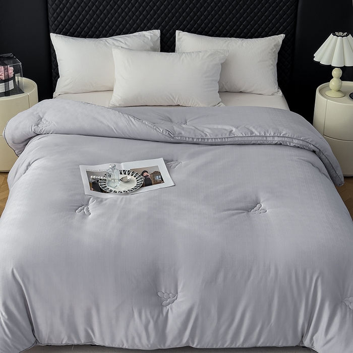 91家纺网 家纺一手货源 找家纺 置顶家纺 2024新款贡缎提花大豆纤维被子被芯--实拍图 串串格-经典灰