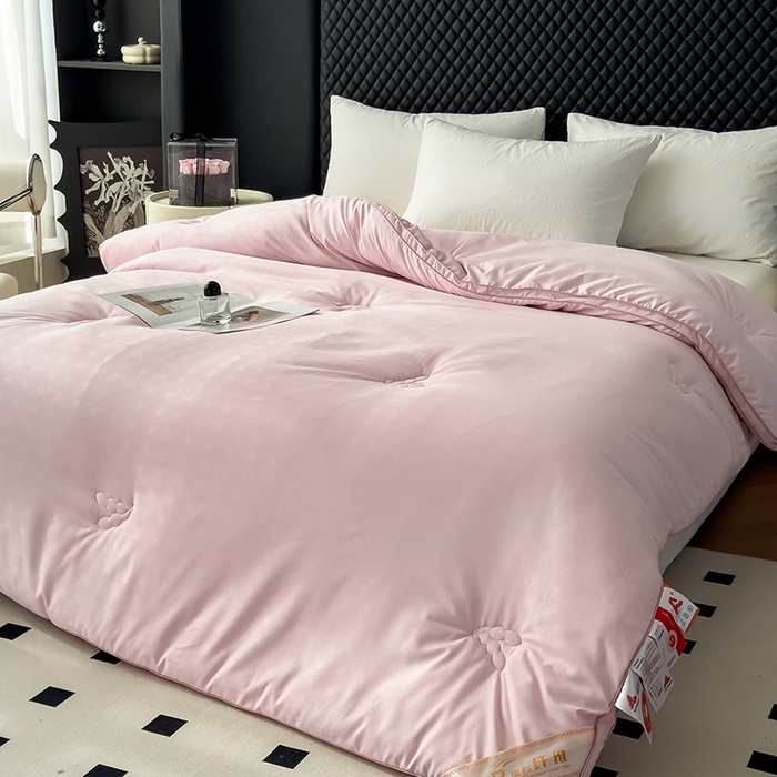 91家纺网 家纺一手货源 找家纺 置顶家纺 2024新款贡缎提花大豆纤维被子被芯--实拍图 串串格-果粉