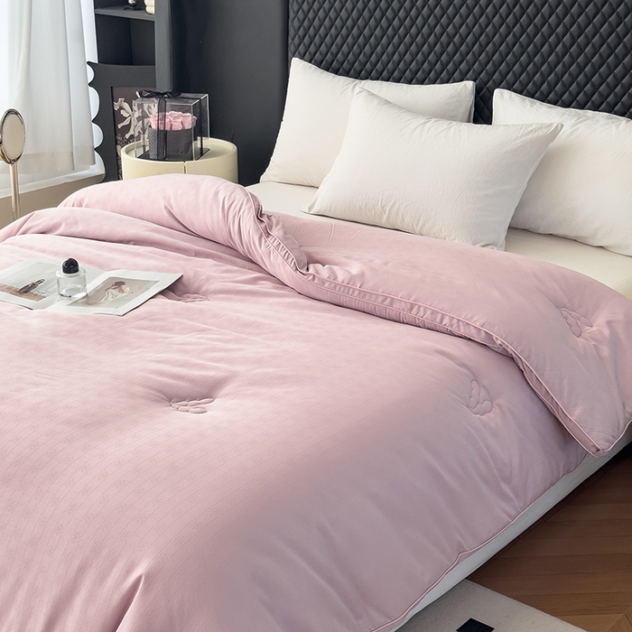 91家纺网 家纺一手货源 找家纺 置顶家纺 2024新款贡缎提花大豆纤维被子被芯--实拍图 串串格-浅豆沙