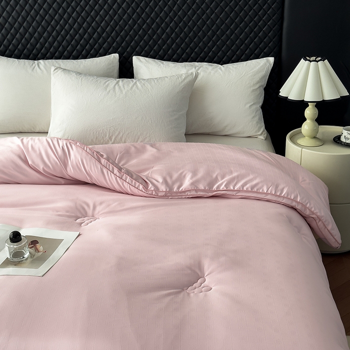 91家纺网 家纺一手货源 找家纺 置顶家纺 2024新款贡缎提花大豆纤维被子被芯--实拍图 串串格-果粉