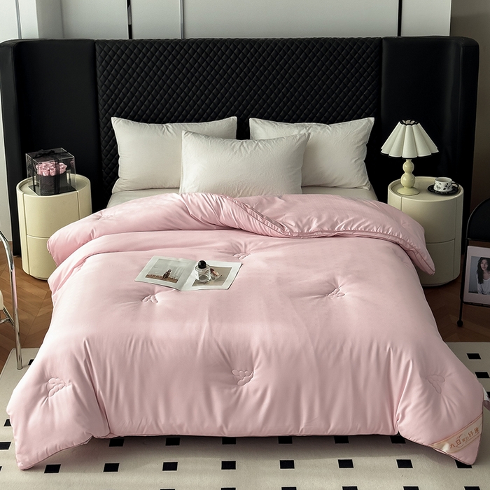 91家纺网 家纺一手货源 找家纺 置顶家纺 2024新款贡缎提花大豆纤维被子被芯--实拍图 串串格-果粉