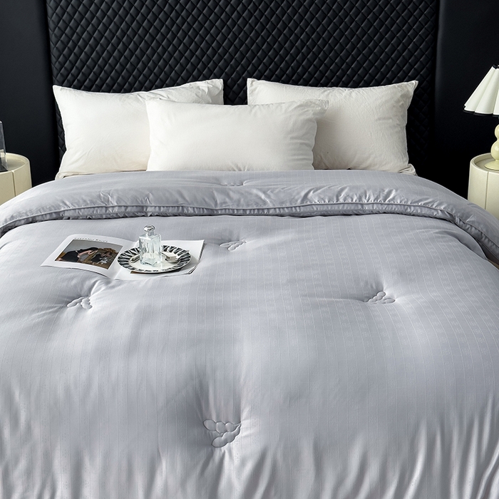 91家纺网 家纺一手货源 找家纺 置顶家纺 2024新款贡缎提花大豆纤维被子被芯--实拍图 串串格-经典灰