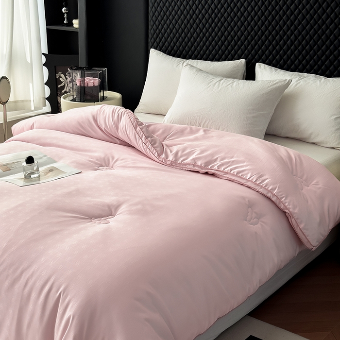 91家纺网 家纺一手货源 找家纺 置顶家纺 2024新款贡缎提花大豆纤维被子被芯--实拍图 串串格-果粉