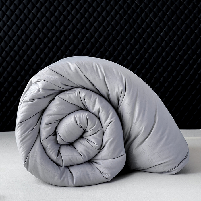 91家纺网 家纺一手货源 找家纺 置顶家纺 2024新款贡缎提花大豆纤维被子被芯--实拍图 串串格-经典灰