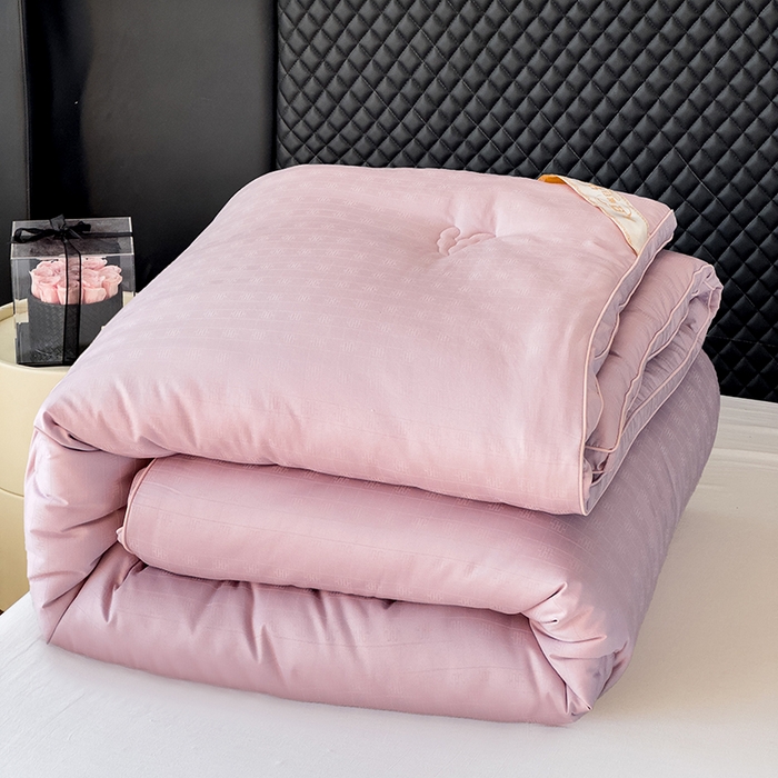 91家纺网 家纺一手货源 找家纺 置顶家纺 2024新款贡缎提花大豆纤维被子被芯--实拍图 串串格-浅豆沙