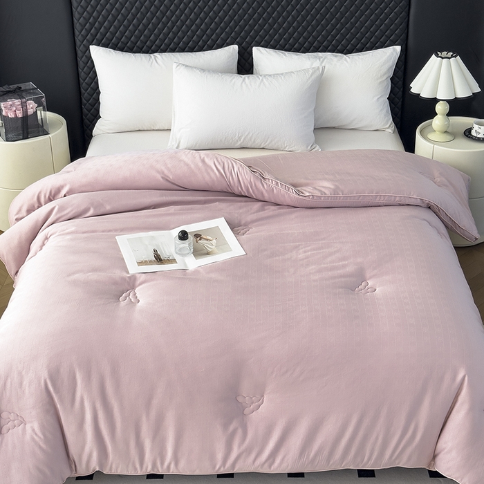 91家纺网 家纺一手货源 找家纺 置顶家纺 2024新款贡缎提花大豆纤维被子被芯--实拍图 串串格-浅豆沙