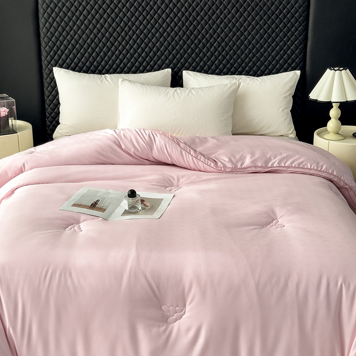 91家纺网 家纺一手货源 找家纺 置顶家纺 2024新款贡缎提花大豆纤维被子被芯--实拍图 串串格-果粉