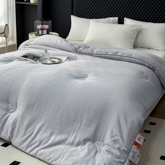 91家纺网 家纺一手货源 找家纺 置顶家纺 2024新款贡缎提花大豆纤维被子被芯--实拍图 串串格-经典灰