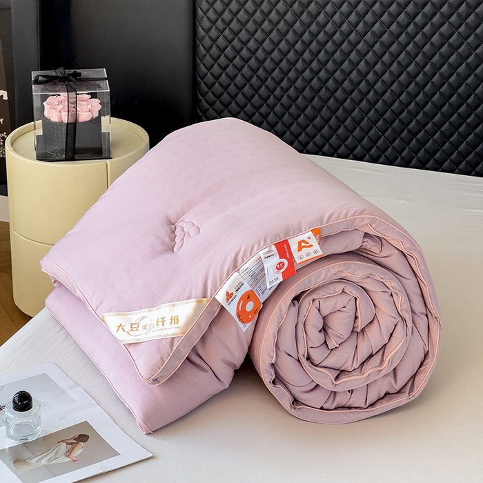 91家纺网 家纺一手货源 找家纺 置顶家纺 2024新款贡缎提花大豆纤维被子被芯--实拍图 串串格-浅豆沙