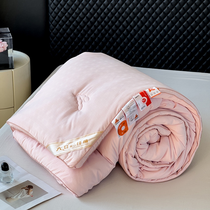 91家纺网 家纺一手货源 找家纺 置顶家纺 2024新款贡缎提花大豆纤维被子被芯--实拍图 串串格-果粉