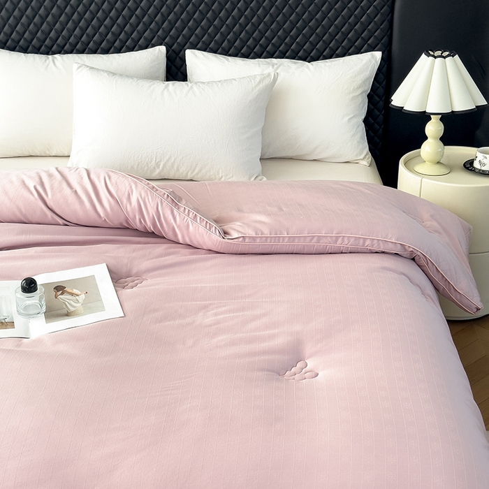 91家纺网 家纺一手货源 找家纺 置顶家纺 2024新款贡缎提花大豆纤维被子被芯--实拍图 串串格-浅豆沙