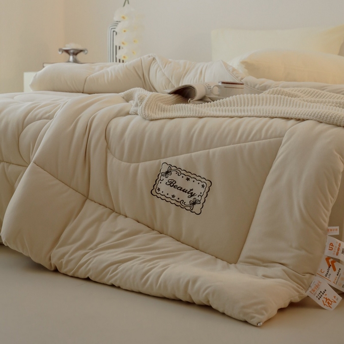 91家纺网 家纺一手货源 找家纺 申龙家纺 2025新款火岩暖绒冬被 燕麦咖