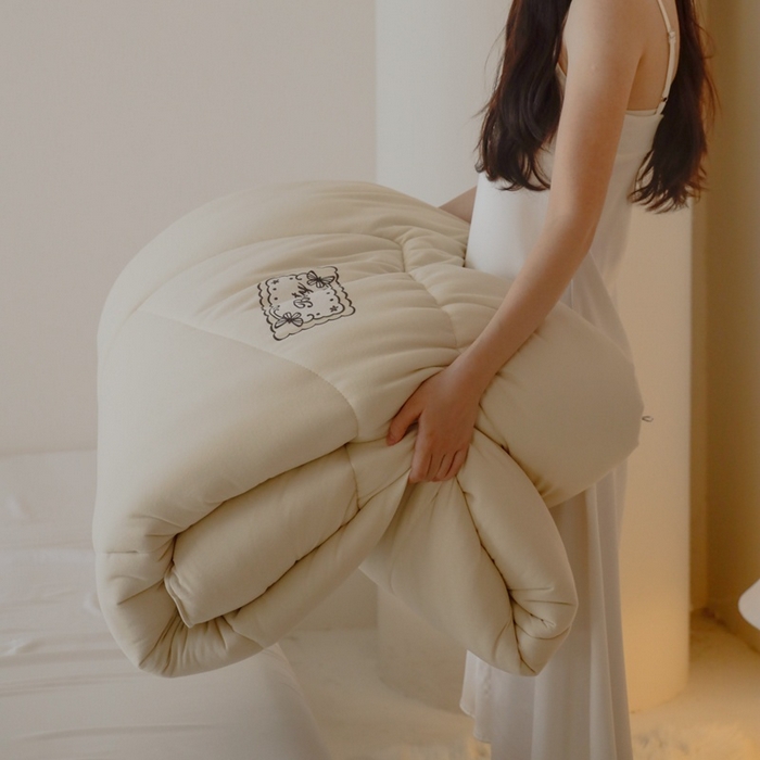 91家纺网 家纺一手货源 找家纺 申龙家纺 2025新款火岩暖绒冬被 燕麦咖