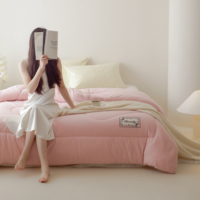 91家纺网 家纺一手货源 找家纺 申龙家纺 2025新款火岩暖绒冬被 木兰粉