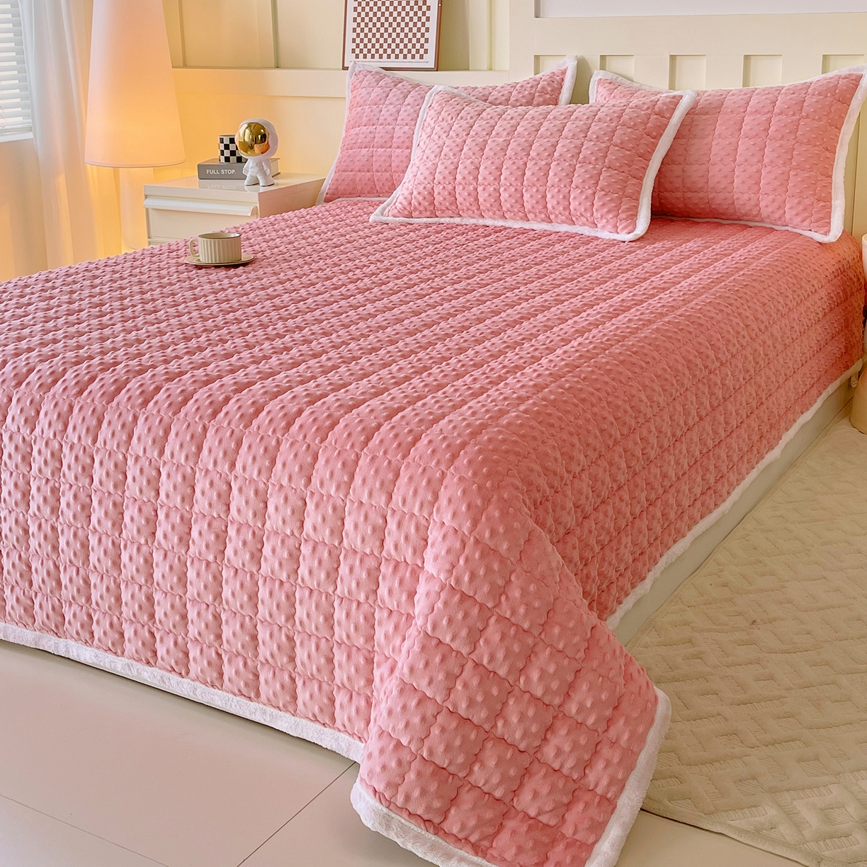 91家纺网 家纺一手货源 找家纺 金鑫汇家纺 2025秋冬纯色豆豆绒床褥垫系列-加大床 加大床豆豆绒床褥垫粉色