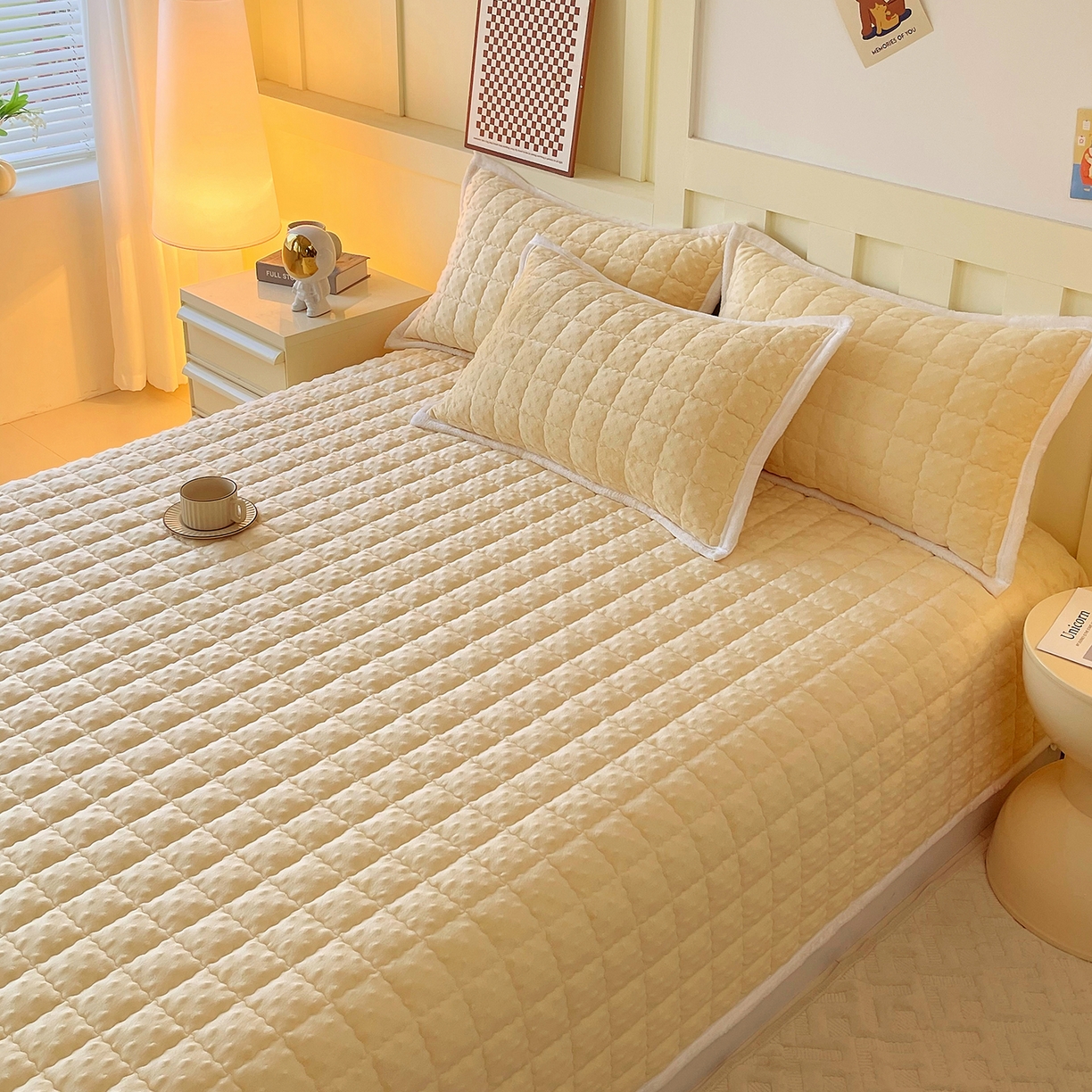 91家纺网 家纺一手货源 找家纺 金鑫汇家纺 2025秋冬纯色豆豆绒床褥垫系列-加大床 加大床豆豆绒床褥垫黄色