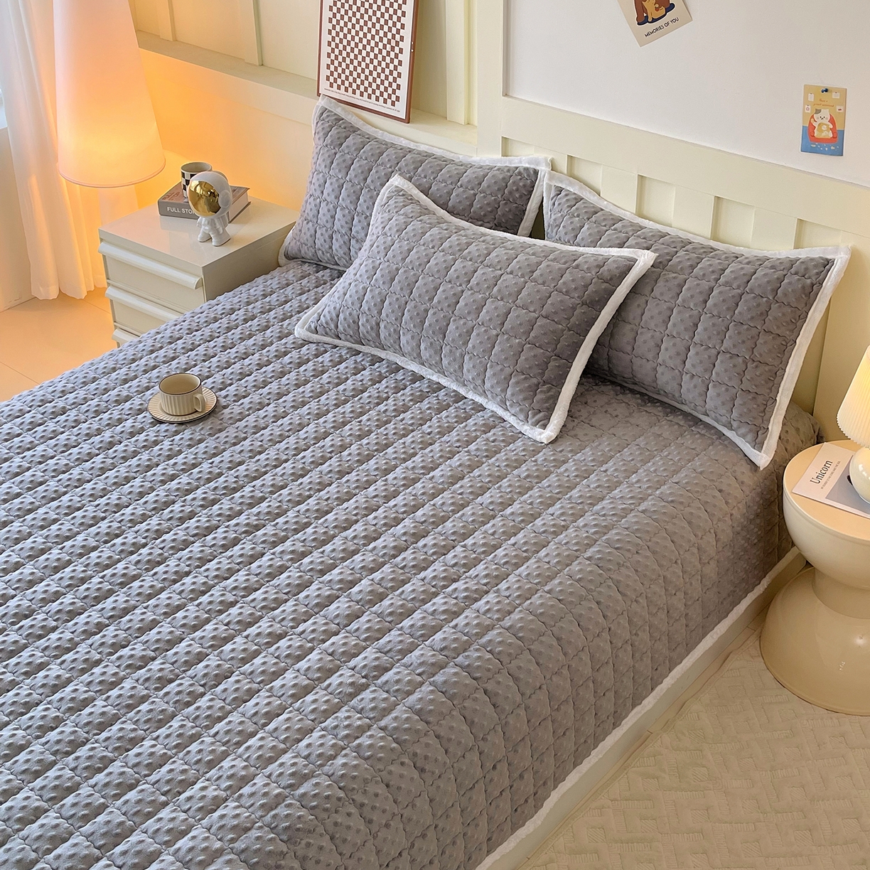 91家纺网 家纺一手货源 找家纺 金鑫汇家纺 2025秋冬纯色豆豆绒床褥垫系列-加大床 加大床豆豆绒床褥垫灰色