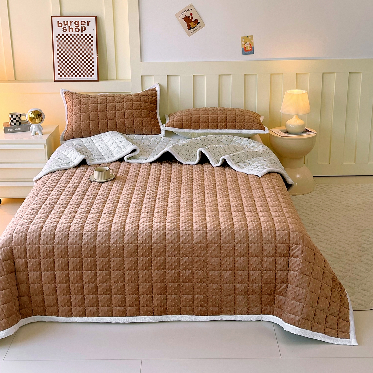 91家纺网 家纺一手货源 找家纺 金鑫汇家纺 2025秋冬纯色豆豆绒床褥垫系列-加大床 加大床豆豆绒床褥垫咖色