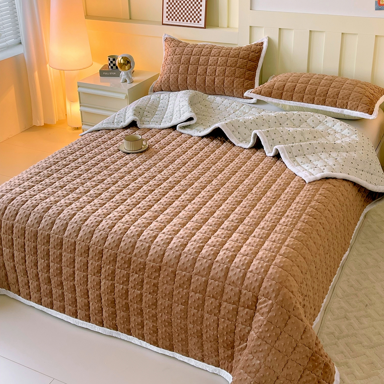 91家纺网 家纺一手货源 找家纺 金鑫汇家纺 2025秋冬纯色豆豆绒床褥垫系列-加大床 加大床豆豆绒床褥垫咖色